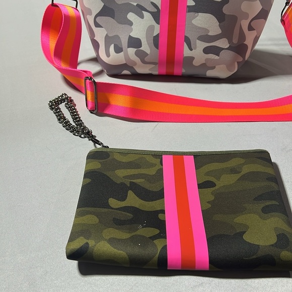 Haute shores purse/wristlet set - Picture 5 of 10